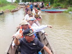 Kepedulian Pemkab Way Kanan: Bupati Ali Rahman Gerak Cepat Tinjau Korban Banjir Dengan Perahu Sampan05 Maret 2025 10:30