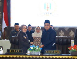Bupati Ayu Asalasiyah Sampaikan Raperda Tentang Pertanggungjawaban Pelaksanaan APBD TA 202413 Juni 2025 13:01
